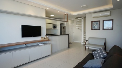 Linda Cobertura con piscina privada, cancha de tenis, cerca del mar!