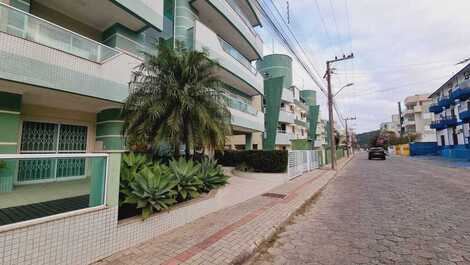 Hermoso apartamento en planta baja de 2 dormitorios en el centro de Bombinhas