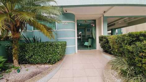 Hermoso apartamento en planta baja de 2 dormitorios en el centro de Bombinhas