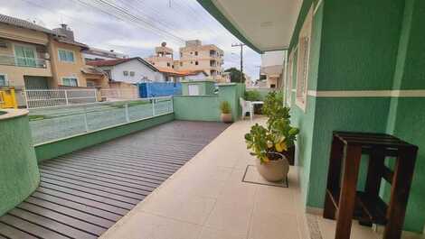 Hermoso apartamento en planta baja de 2 dormitorios en el centro de Bombinhas