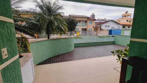 Hermoso apartamento en planta baja de 2 dormitorios en el centro de Bombinhas