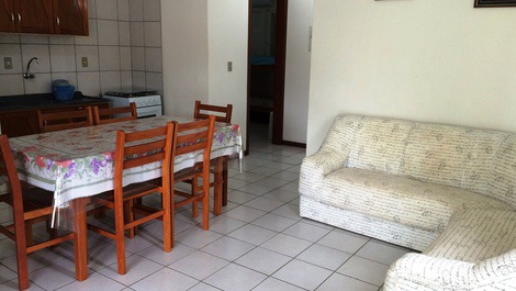 Apartamentos de 2 dormitórios ótimo preço em Bombinhas - C051