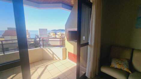 Apartamento de 3 dormitorios en Bombinhas con vista al mar