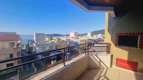 Apartamento de 3 dormitorios en Bombinhas con vista al mar