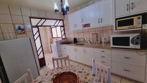 Apartamento de 3 dormitorios en Bombinhas con vista al mar