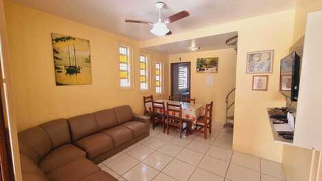 Two bedroom townhouse 200 meters from the beach in the center of Bombinhas