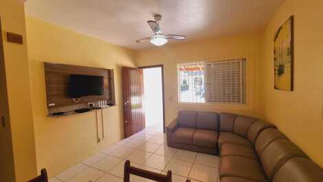 Two bedroom townhouse 200 meters from the beach in the center of Bombinhas