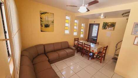 Two bedroom townhouse 200 meters from the beach in the center of Bombinhas