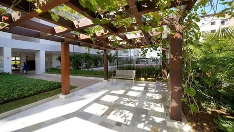 Apartamento en Condominio Frontal de Alto Standard con Vista Lateral