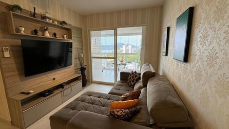 Apartamento en Condominio Frontal de Alto Standard con Vista Lateral