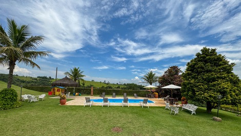 Comfort and Elegance: Refuge with Pool and Nature 40 Min from SP