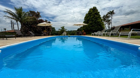 Comfort and Elegance: Refuge with Pool and Nature 40 Min from SP