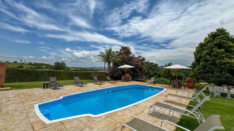 Comfort and Elegance: Refuge with Pool and Nature 40 Min from SP