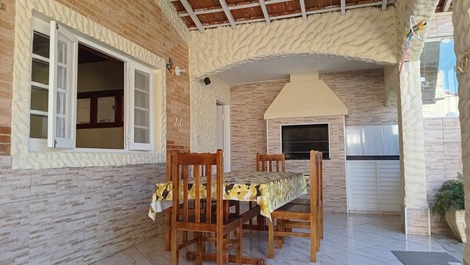 "churrasqueira com pia integrada"