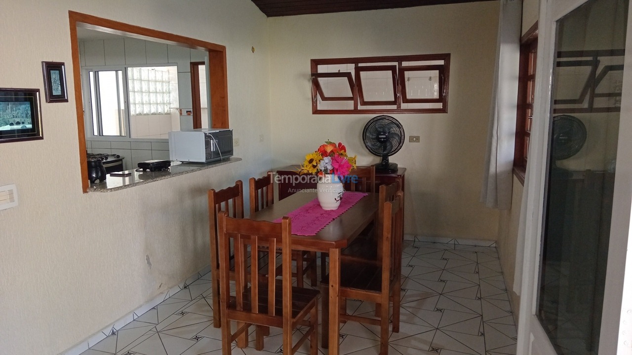 Casa para alquiler de vacaciones em Ubatuba (Praia do Lázaro)