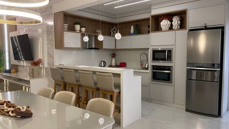 SEA FRONT IN BOMBINHAS - HIGH STANDARD - 03 SUITES