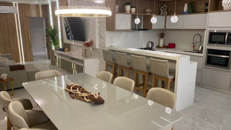 SEA FRONT IN BOMBINHAS - HIGH STANDARD - 03 SUITES