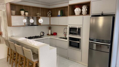 SEA FRONT IN BOMBINHAS - HIGH STANDARD - 03 SUITES