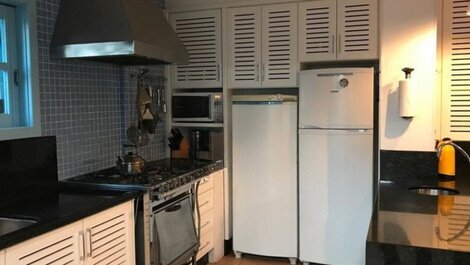 CERFECT HOME, OCEAN FRONT WITH 5 BEDROOMS IN THE CENTER OF BOMBINHAS BEACH