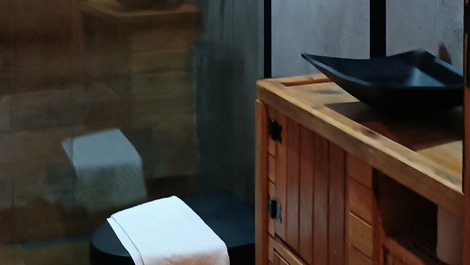 Banheiro com aquecimento a gás.