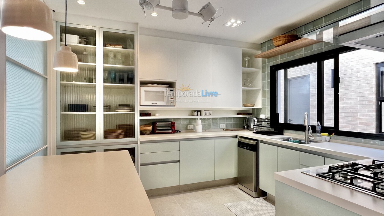 Casa para alquiler de vacaciones em São Sebastião (Praia da Baleia)