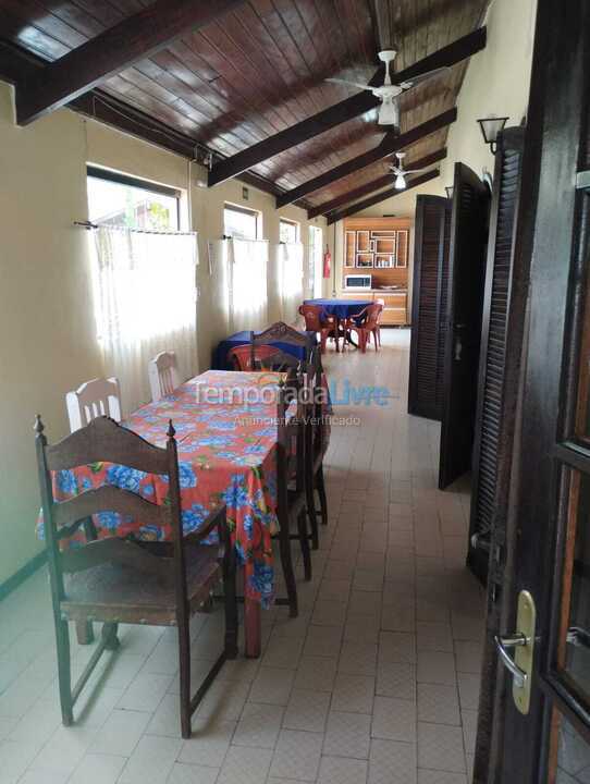 Casa para aluguel de temporada em Ubatuba (Enseada)