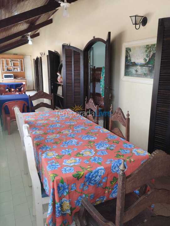 Casa para aluguel de temporada em Ubatuba (Enseada)