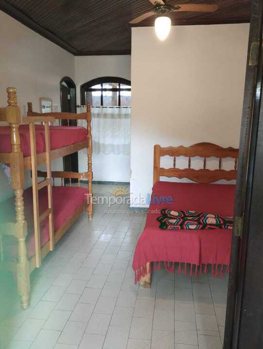 Casa para aluguel de temporada em Ubatuba (Enseada)