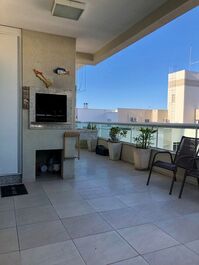 3 suites en Avenida de Bombas, con pequeña alberca en el balcón