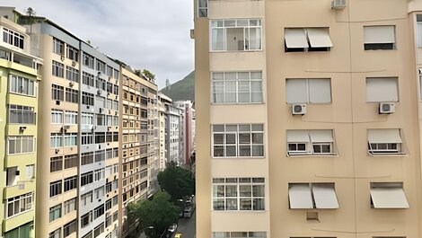 Apartamento com uma suíte para alugar em copacabana, com piscina vista mar no terraço