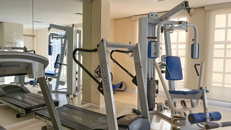 Apartamento com uma suíte para alugar em copacabana, com piscina vista mar no terraço