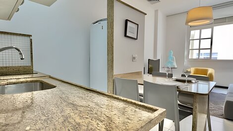 Apartamento com uma suíte para alugar em copacabana, com piscina vista mar no terraço