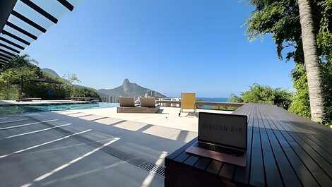 Mansão de luxo para alugar em são conrado com piscina