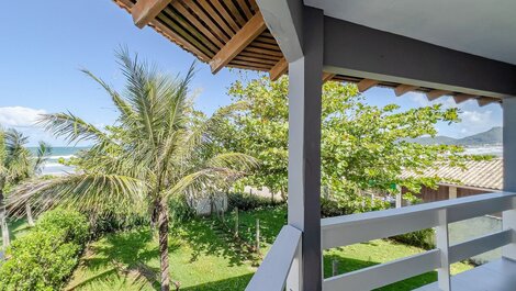 148 - Casa pé na areia Mariscal com 04 dormitórios