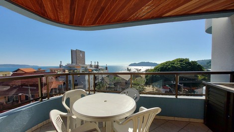 Apartamento de 3 habitaciones. Alquiler con vista al mar en Bombinhas (LA0012)