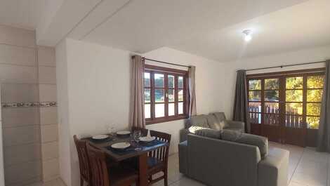 SOBRADO COM PISCINA ENTRE AS BELAS PRAIAS, MARISCAL E CANTO GRANDE!!