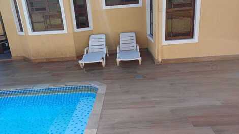 Comfortable House, next to the Mall, 3 suites, air conditioning