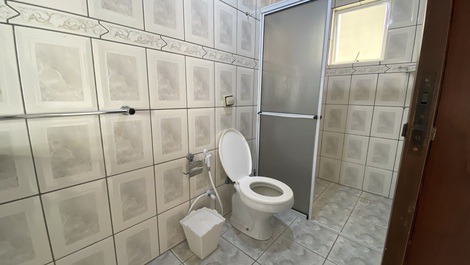 Apto com 2 dormitórios a poucos metros do mar