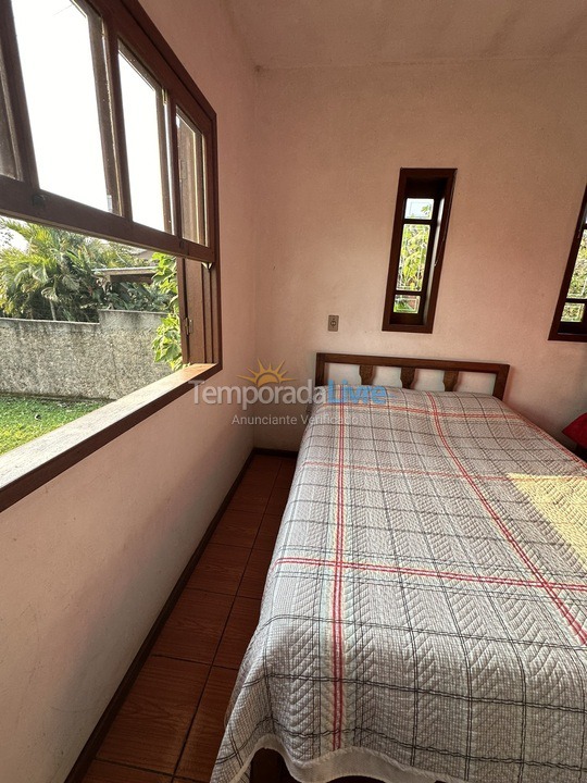 Casa para alquiler de vacaciones em Garopaba (Praia da Ferrugem)