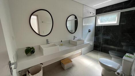 Casa frente al mar en la playa de Juquehy - 7 suites, piscina, barbacoa.