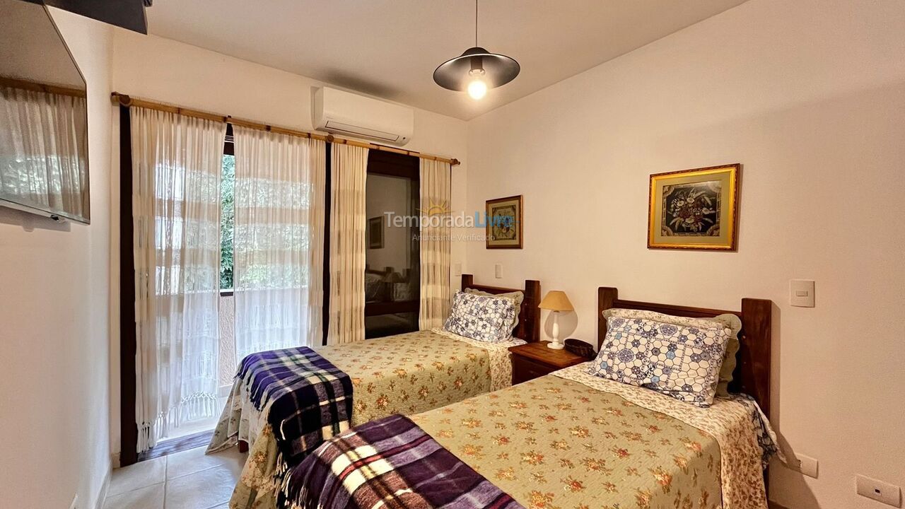 Casa para alquiler de vacaciones em São Sebastião (Praia da Baleia)