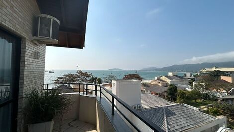 Charming penthouse with sea view!