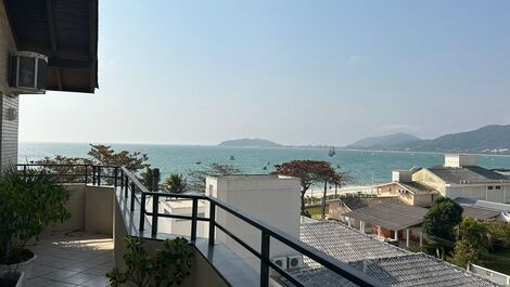 Charming penthouse with sea view!