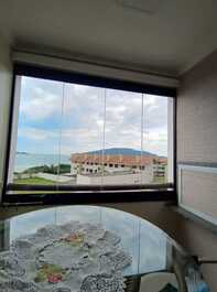 Apartamento com vista mar no centrinho dos Ingleses.