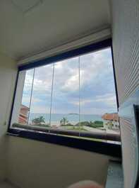 Apartamento com vista mar no centrinho dos Ingleses.