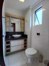 Apartamento com vista mar no centrinho dos Ingleses.