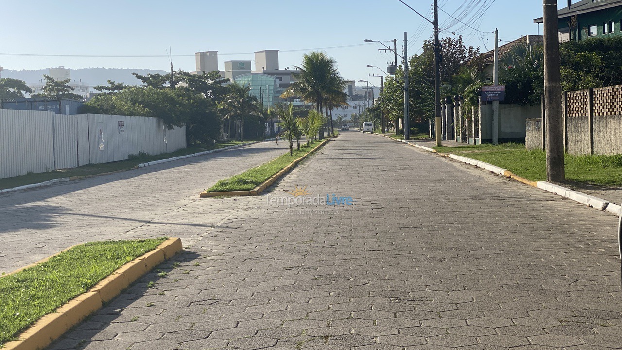 Casa para aluguel de temporada em Bombinhas (Canto Grande)