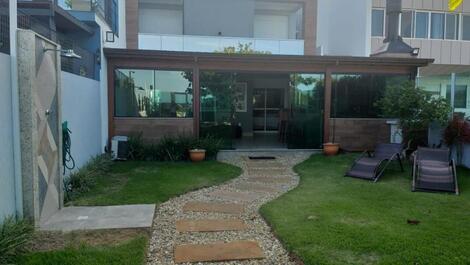 CASA FRENTE AO MAR 04 SUITES