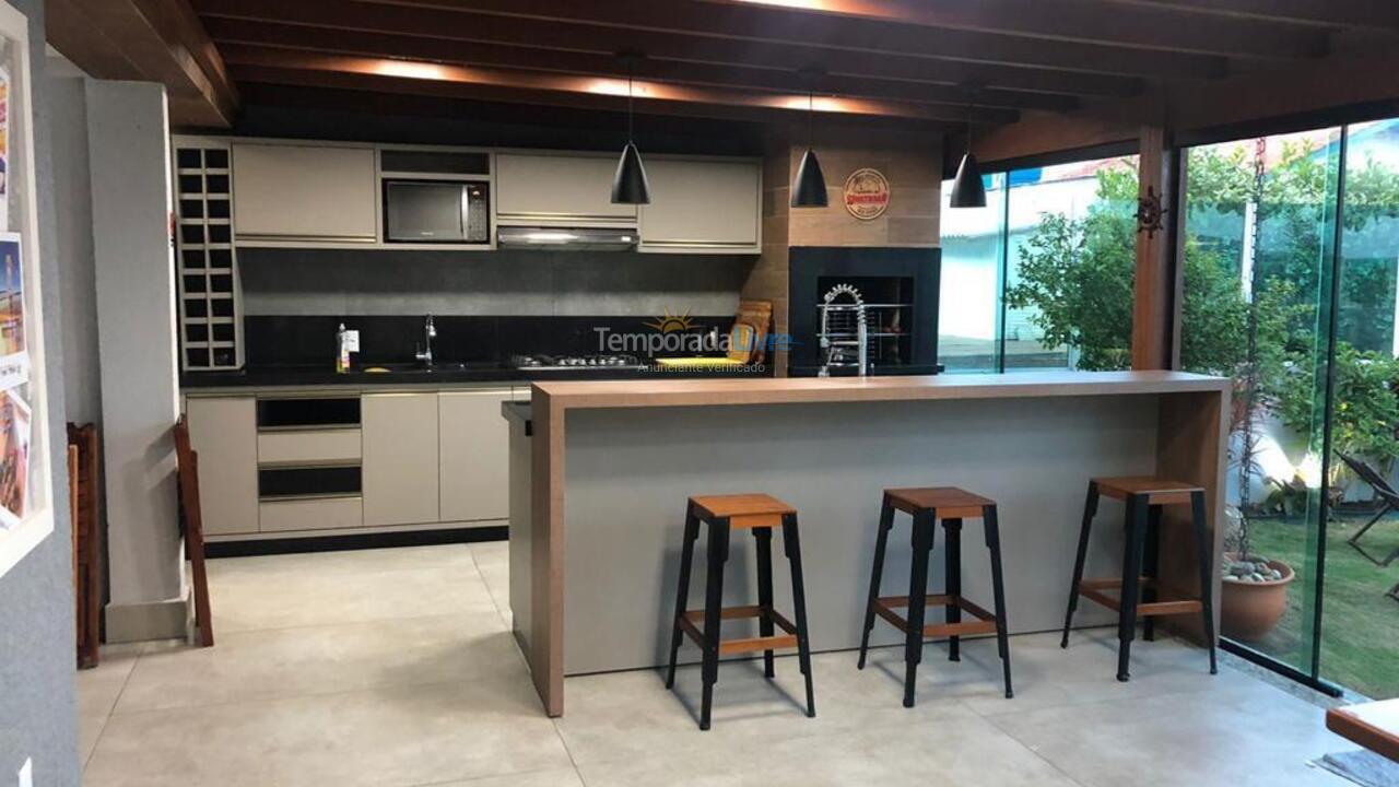 Casa para aluguel de temporada em Florianopolis (Praia dos Ingleses)