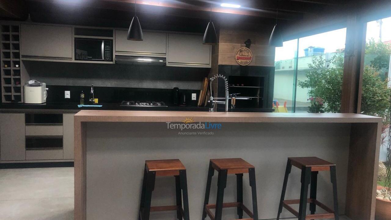 Casa para aluguel de temporada em Florianopolis (Praia dos Ingleses)